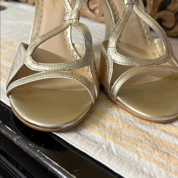 Lilly Pulitzer Metallic Gold Janie Wedges sz 7
Lilly02 - Picture 9 of 9